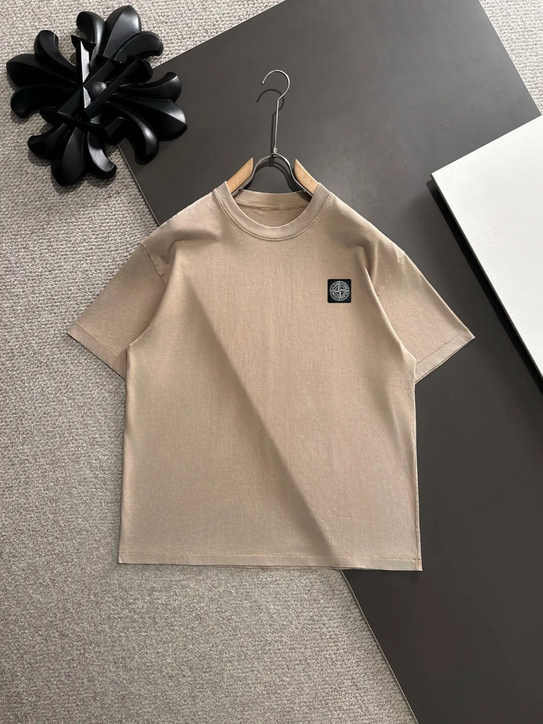 Next day shipping P460 Stone lsland/stone island high quality 2025 spring and summer new casual heavy industry suit exclusively developed by yb! High quality production! Imported custom-made fabrics for foreign orders, with high breathability and comfort, impeccable details, brand element design concept, delicate and soft feel! It presents a casual cut and the upper body shape is great! On sale simultaneously on the official website! From a high-end men's positioning brand, the low-key luxury taste is irresistible! Exquisite workmanship and impeccable quality! The overall style is simple, fashionable and timeless, fully meeting the requirements of stylish and tasteful dressing! Size: S-XXL